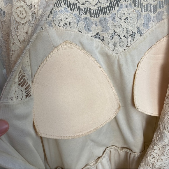 Lace Cream Dress - Picture 4 of 5
